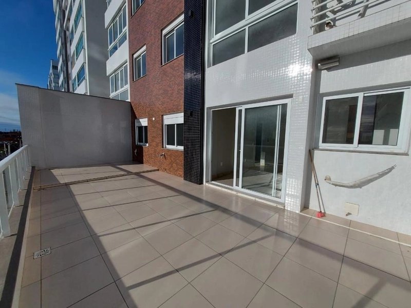 TERRAÇO PRIVATIVO EM FRENTE A PRAÇA: 2ª foto da galeria de imagens do imóvel