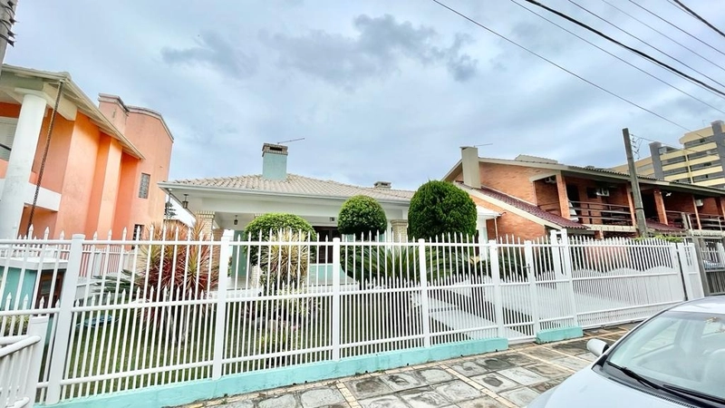 Casa a uma quadra do mar: 45ª foto da galeria de imagens do imóvel