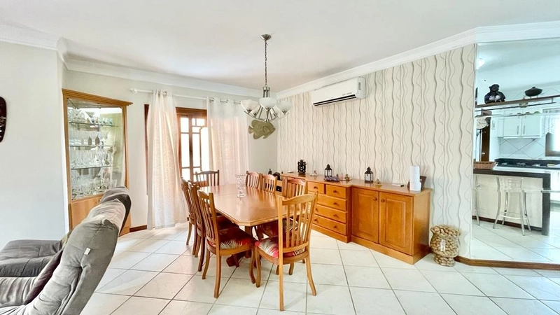 Casa a uma quadra do mar: 37ª foto da galeria de imagens do imóvel