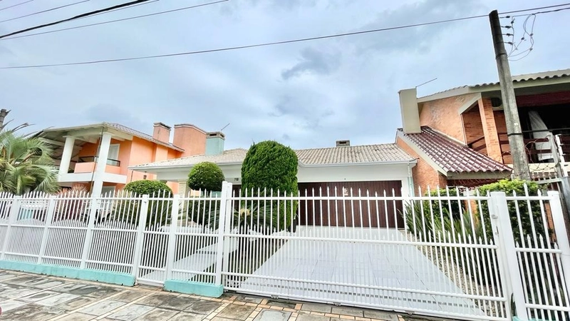 Casa a uma quadra do mar: 4ª foto da galeria de imagens do imóvel