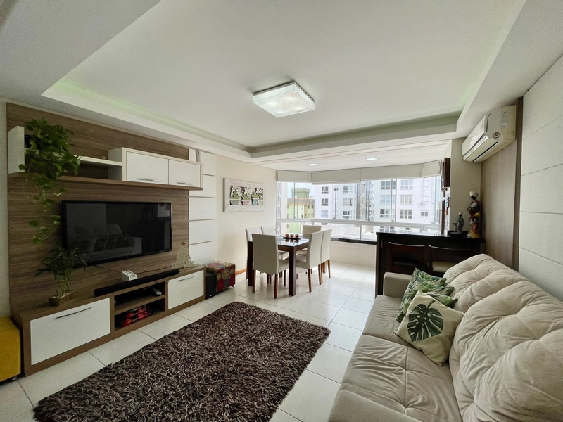 Amplo apartamento junto a praça flavio boianosvisk: 1ª foto da galeria de imagens do imóvel
