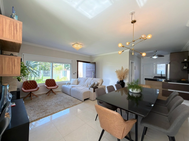 CASA TÉRREA MOBILIADA E DECORADA A VENDA EM ATLÂNTIDA: 3ª foto da galeria de imagens do imóvel