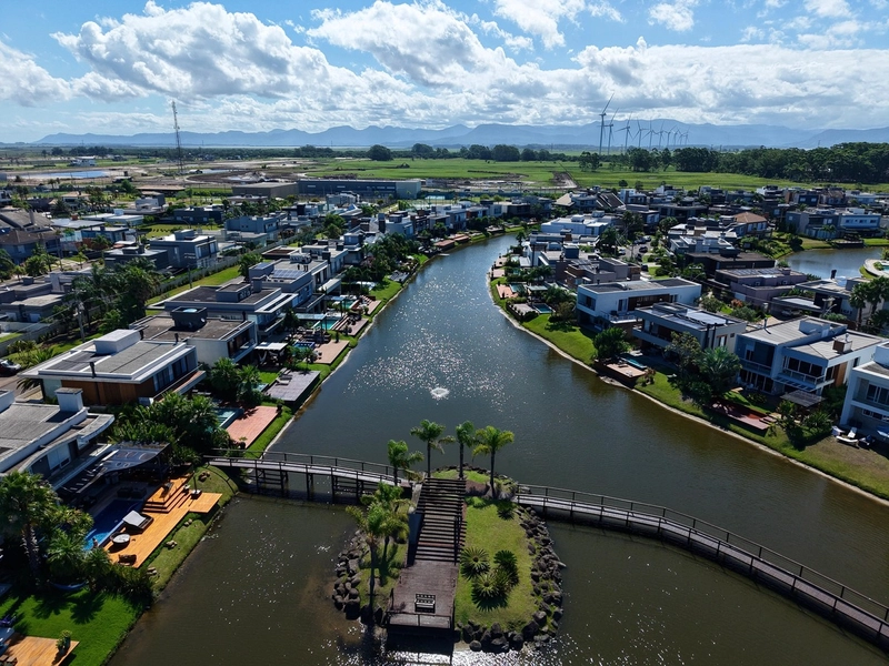 SOBRADO BEIRA LAGO À VENDA NO CONDOMÍNIO MALIBU: 26ª foto da galeria de imagens do imóvel