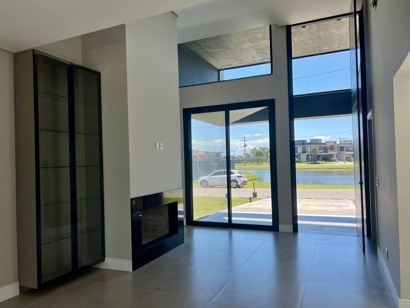 CASA COM VISTA PARA O LAGO NO CONDOMINIO SUNSET: 4ª foto da galeria de imagens do imóvel