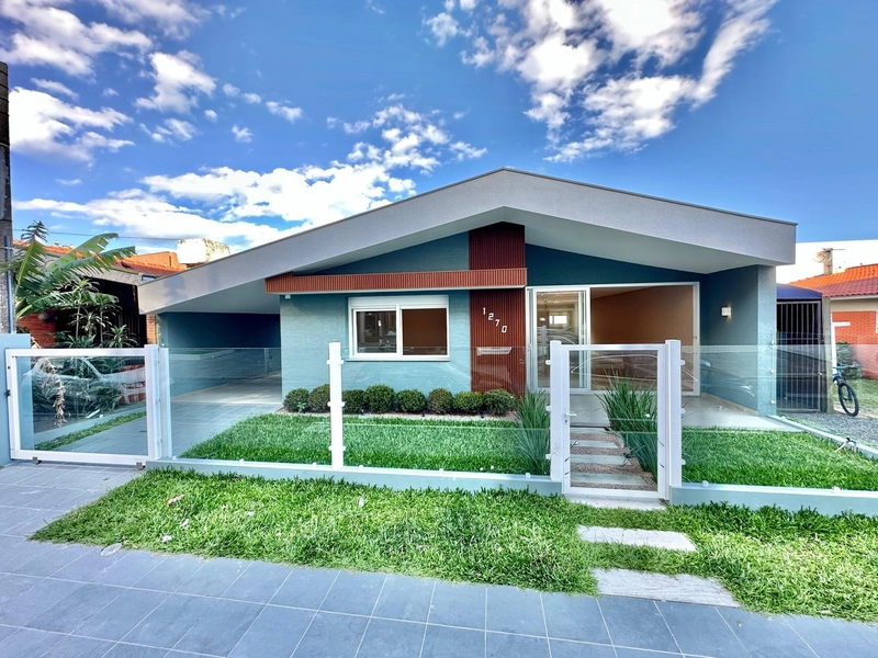 CASA ALTO PADRÃO  NA BEIRA MAR DE CAPÃO DA CANOA: 1ª foto da galeria de imagens do imóvel