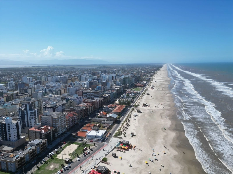 SACADA DE FRENTE COM CHURRASQUEIRA, APENAS 1 QUADRA DO MAR: 38ª foto da galeria de imagens do imóvel