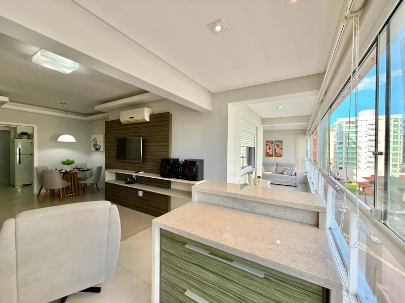 APARTAMENTO COM AMPLA ÁREA PRIVATIVA, PRONTO PARA USO: 2ª foto da galeria de imagens do imóvel
