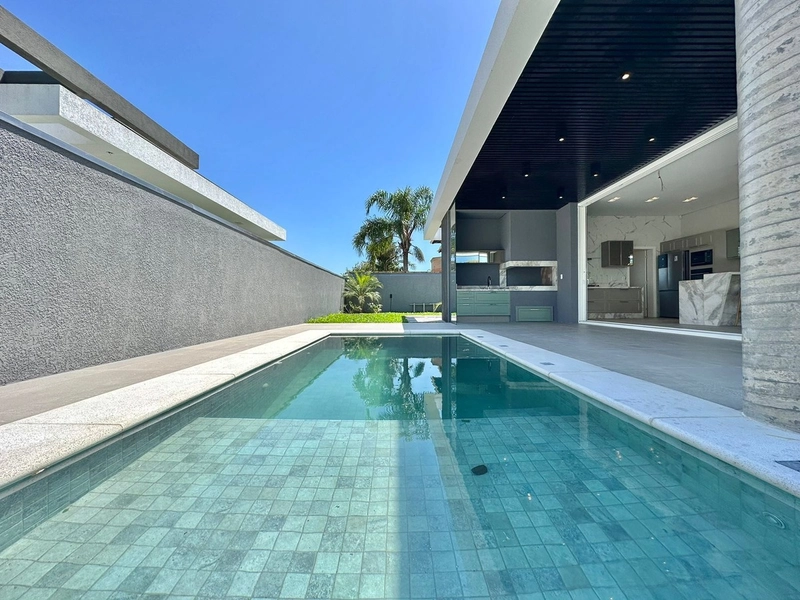 LINDA MANSÃO COM PISCINA E PÁTIO AMPLO: 3ª foto da galeria de imagens do imóvel