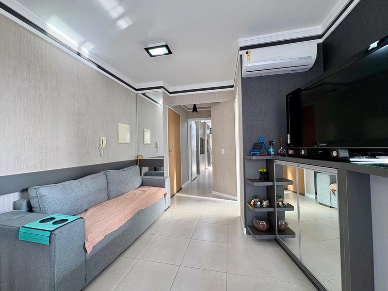 SACADA DE FRENTE, UMA QUADRA DO MAR: 1ª foto da galeria de imagens do imóvel