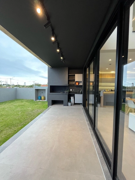 CASA COM PISCINA: 21ª foto da galeria de imagens do imóvel