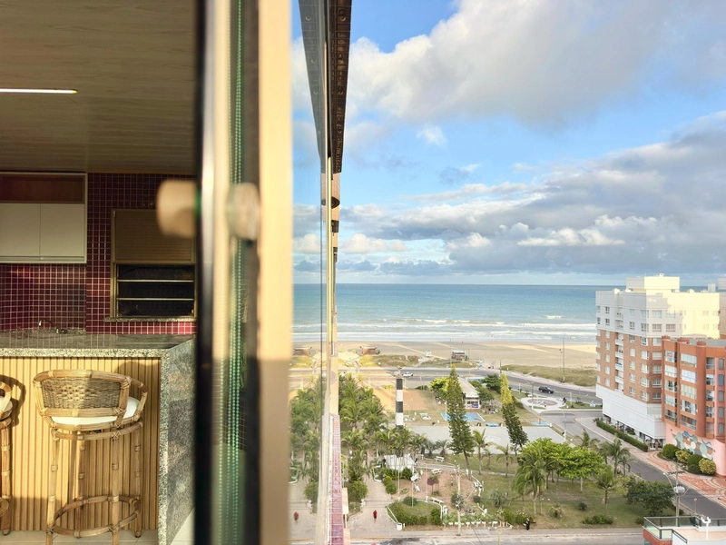 APARTAMENTO À VENDA  COM VISTA ETERNA PARA MAR E PRAÇA - RARIDADE: 5ª foto da galeria de imagens do imóvel