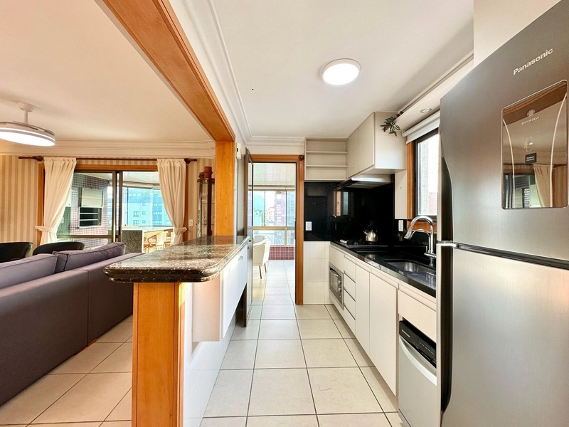 APARTAMENTO À VENDA  COM VISTA ETERNA PARA MAR E PRAÇA - RARIDADE: 11ª foto da galeria de imagens do imóvel