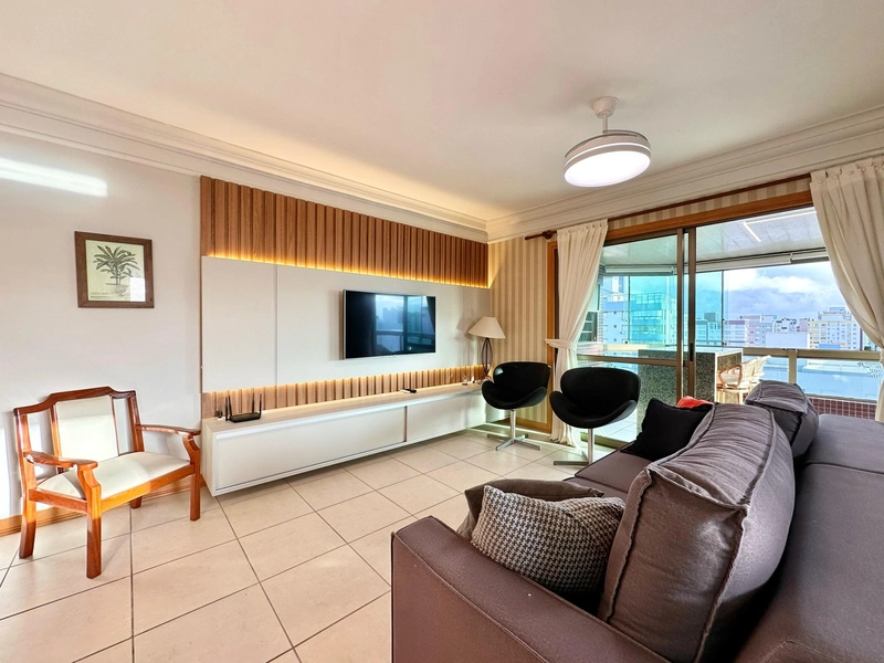 APARTAMENTO À VENDA  COM VISTA ETERNA PARA MAR E PRAÇA - RARIDADE: 2ª foto da galeria de imagens do imóvel