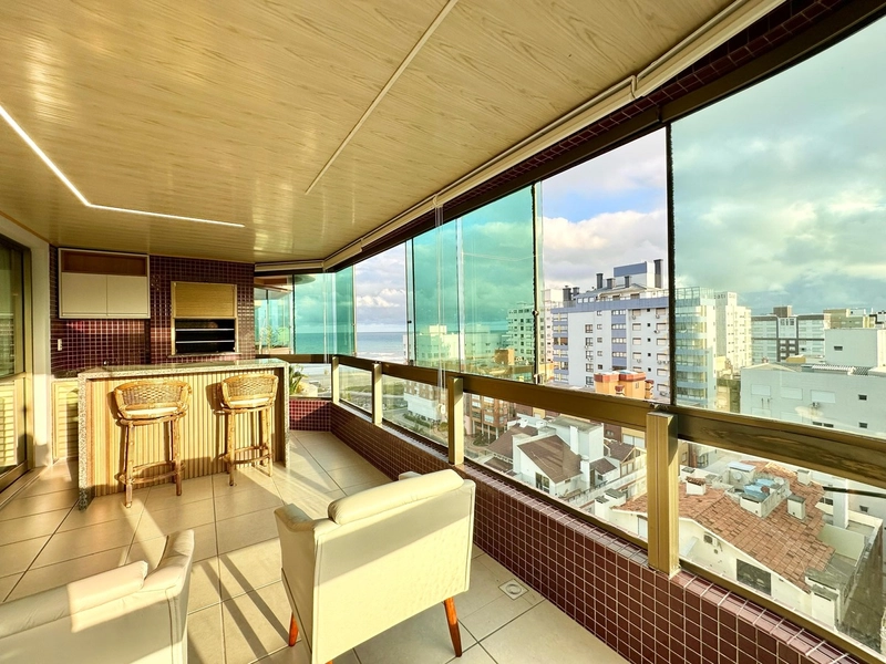 APARTAMENTO À VENDA  COM VISTA ETERNA PARA MAR E PRAÇA - RARIDADE: 3ª foto da galeria de imagens do imóvel