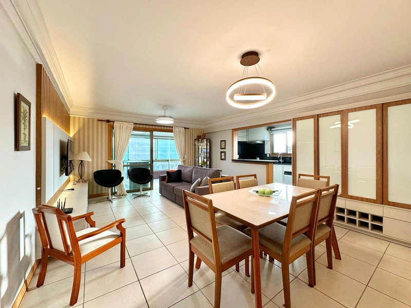 APARTAMENTO À VENDA  COM VISTA ETERNA PARA MAR E PRAÇA - RARIDADE: 8ª foto da galeria de imagens do imóvel