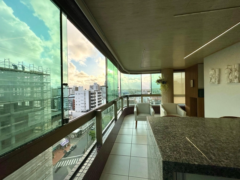 APARTAMENTO À VENDA  COM VISTA ETERNA PARA MAR E PRAÇA - RARIDADE: 7ª foto da galeria de imagens do imóvel