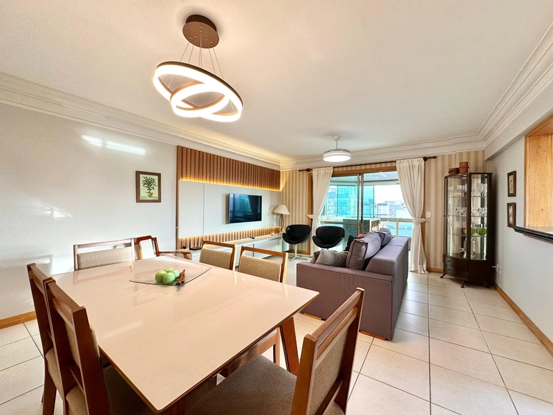 APARTAMENTO À VENDA  COM VISTA ETERNA PARA MAR E PRAÇA - RARIDADE: 10ª foto da galeria de imagens do imóvel