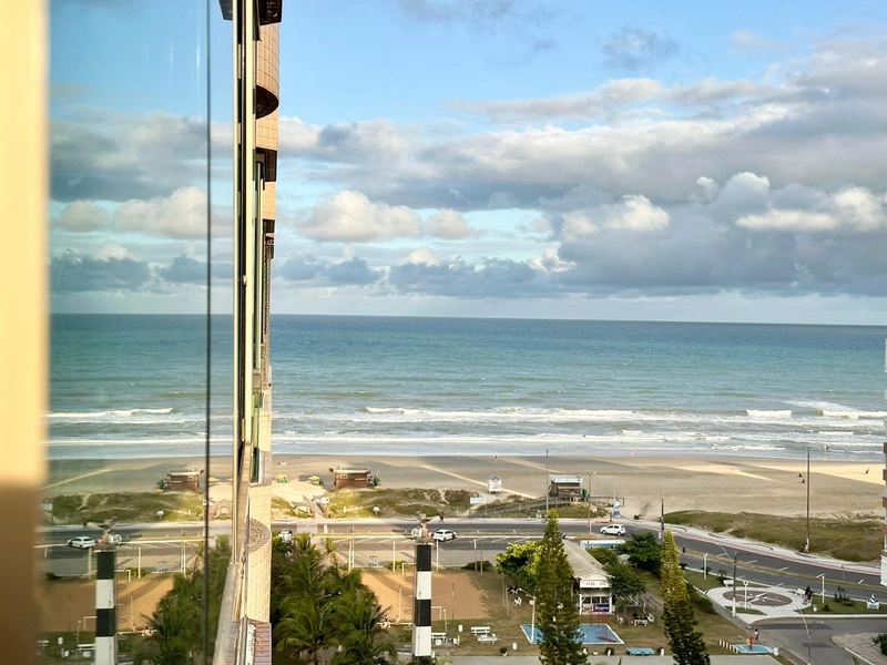 APARTAMENTO À VENDA  COM VISTA ETERNA PARA MAR E PRAÇA - RARIDADE: 6ª foto da galeria de imagens do imóvel