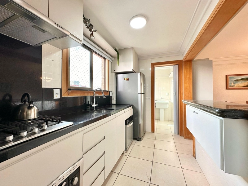 APARTAMENTO À VENDA  COM VISTA ETERNA PARA MAR E PRAÇA - RARIDADE: 13ª foto da galeria de imagens do imóvel
