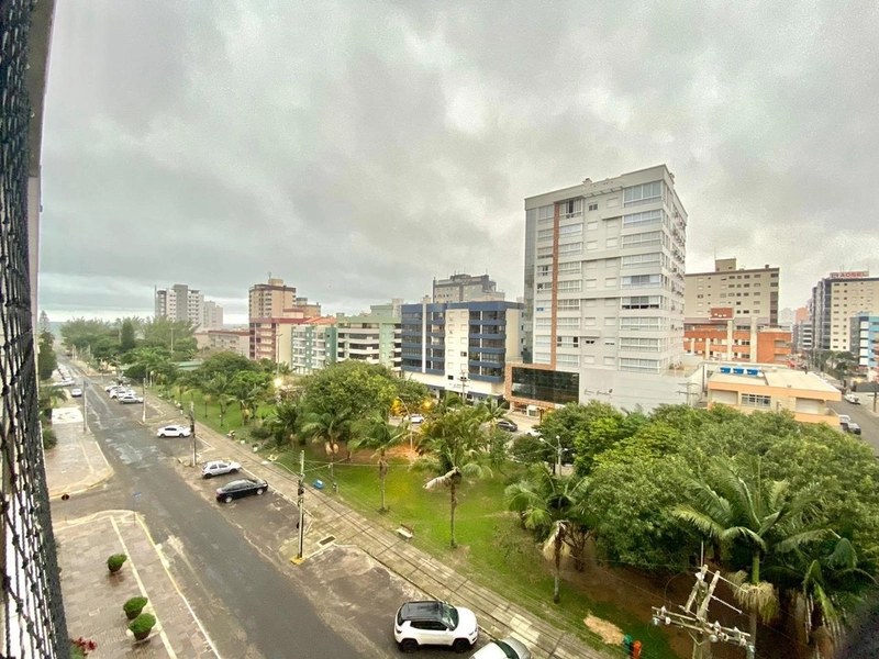 Frente praça: 4ª foto da galeria de imagens do imóvel