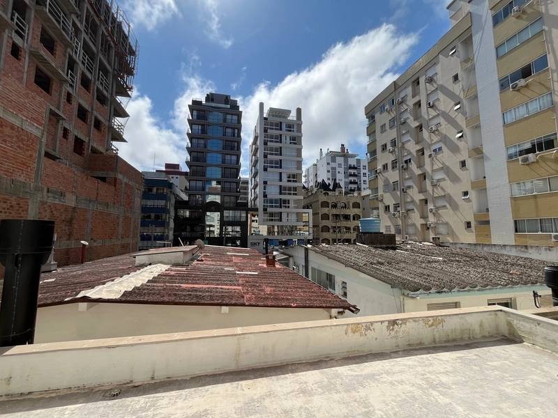 APENAS UMA QUADRA DO MAR,  AO LADO DA PRAÇA FLAVIO BOIANOVSKI: 15ª foto da galeria de imagens do imóvel