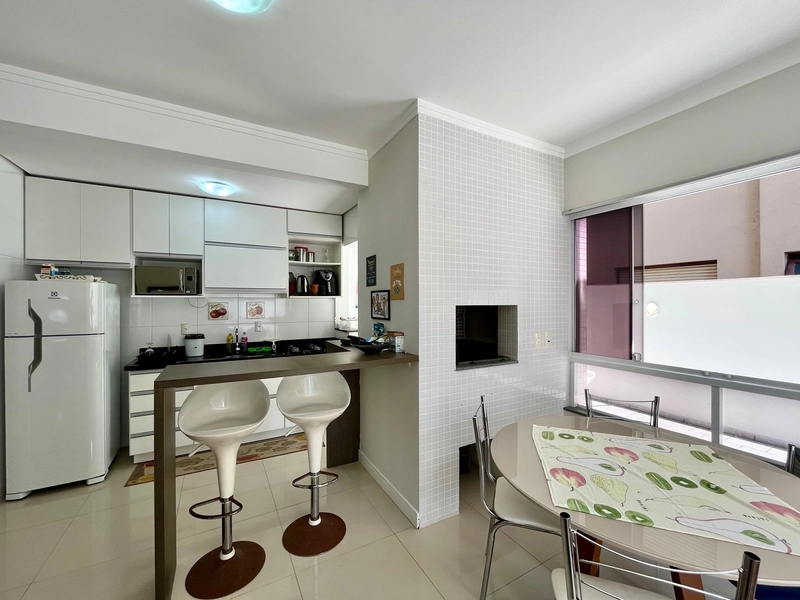 APENAS UMA QUADRA DO MAR,  AO LADO DA PRAÇA FLAVIO BOIANOVSKI: 3ª foto da galeria de imagens do imóvel