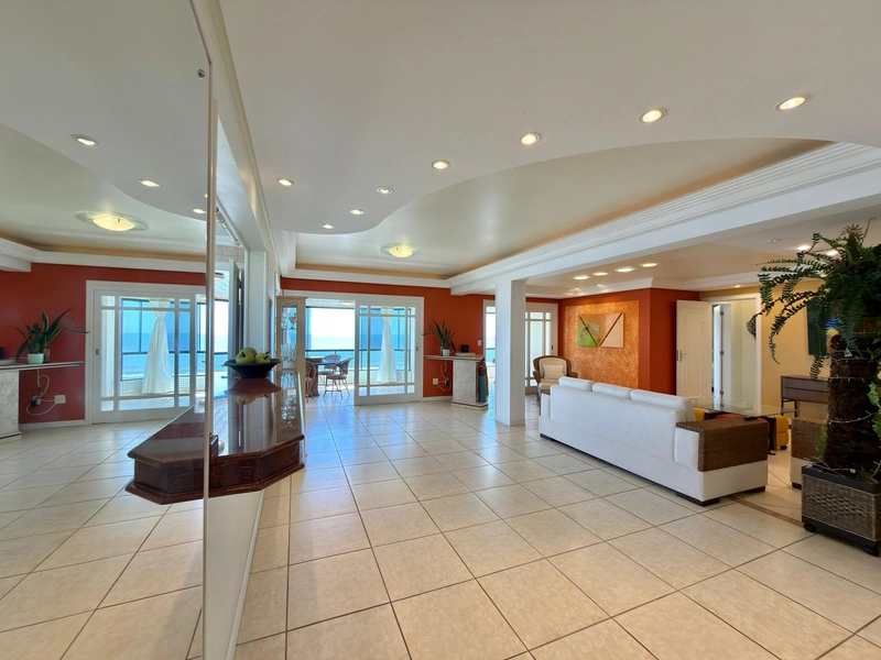 APARTAMENTO À VENDA COM VISTA PARA O MAR: 9ª foto da galeria de imagens do imóvel