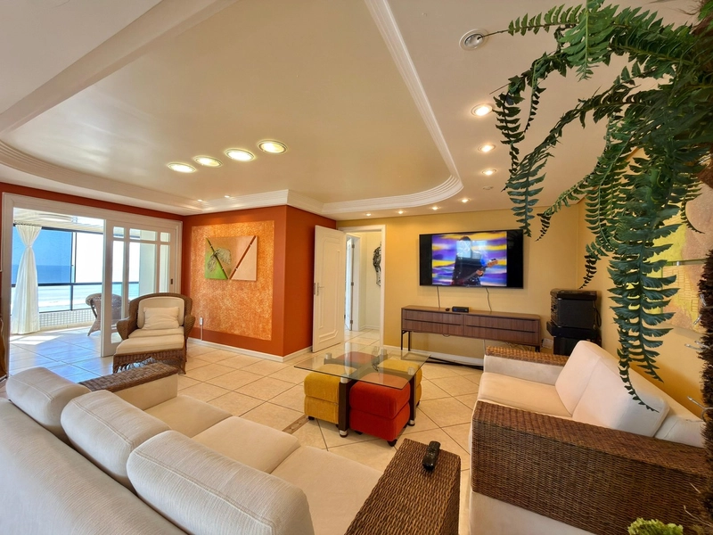 APARTAMENTO À VENDA COM VISTA PARA O MAR: 3ª foto da galeria de imagens do imóvel