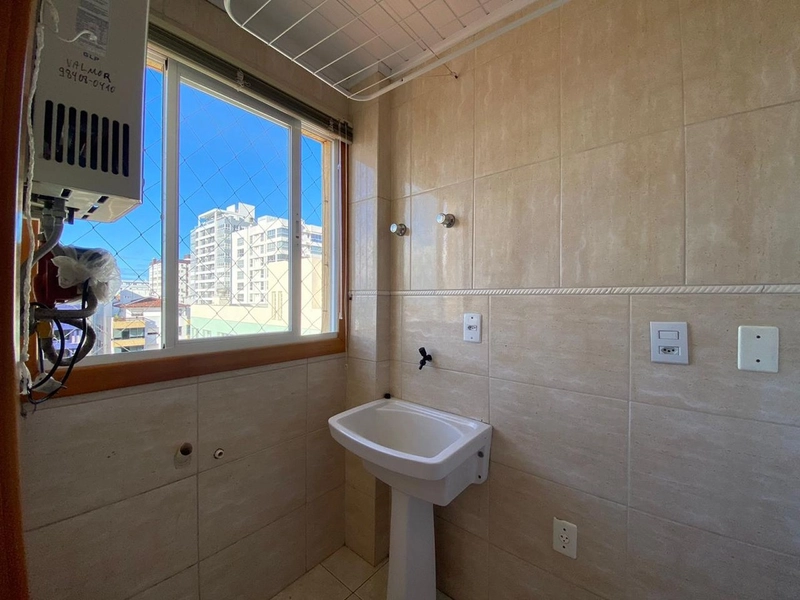 APARTAMENTO COM VISTA PARA SERRA! PRÓXIMO A PRAÇA LUÍS BASSANI!: 3ª foto da galeria de imagens do imóvel