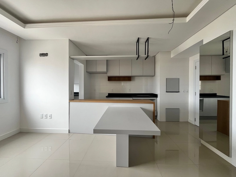 Apartamento liberado  junto a Praça e Avenida: 2ª foto da galeria de imagens do imóvel