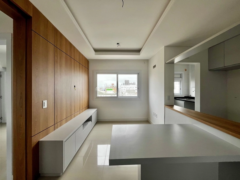 Apartamento liberado  junto a Praça e Avenida: 1ª foto da galeria de imagens do imóvel