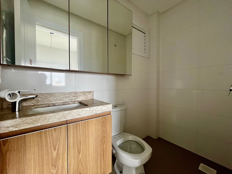 Apartamento liberado  junto a Praça e Avenida: 4ª foto da galeria de imagens do imóvel