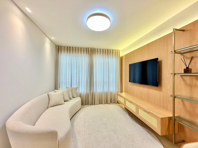 2 DORM FINAMENTE MOBILIADO E DECORADO: 1ª foto da galeria de imagens do imóvel