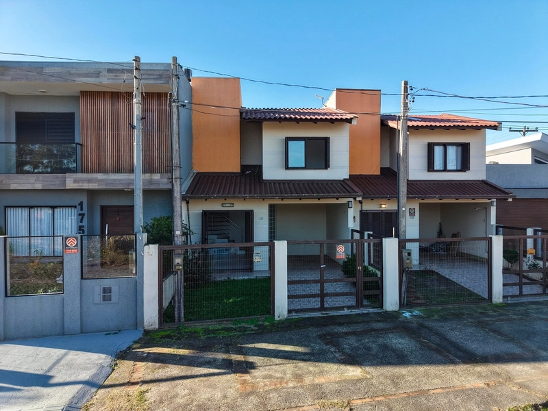 CASA À VENDA: 1ª foto da galeria de imagens do imóvel