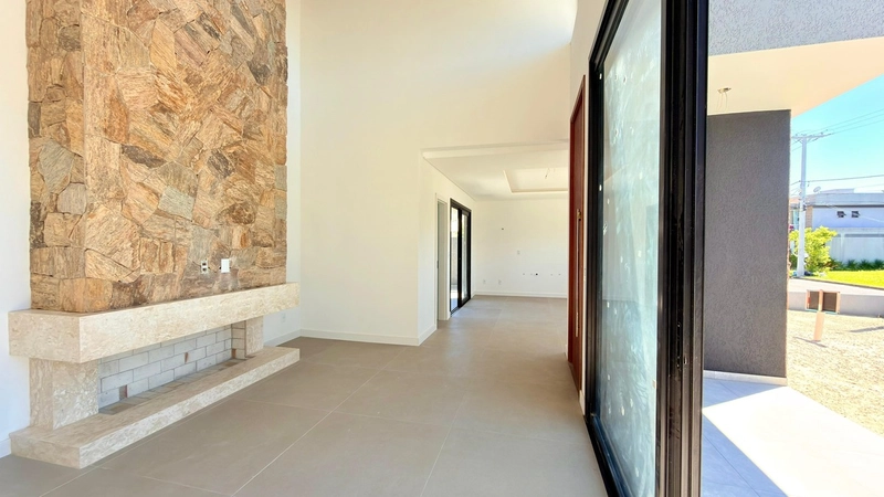 CASA AMPLA COM PISCINA - 2 QUADRAS DO MAR!!: 6ª foto da galeria de imagens do imóvel