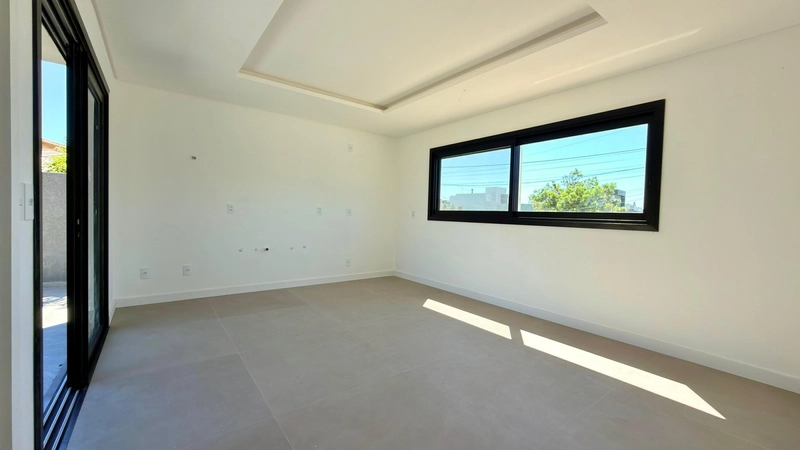 CASA AMPLA COM PISCINA - 2 QUADRAS DO MAR!!: 7ª foto da galeria de imagens do imóvel