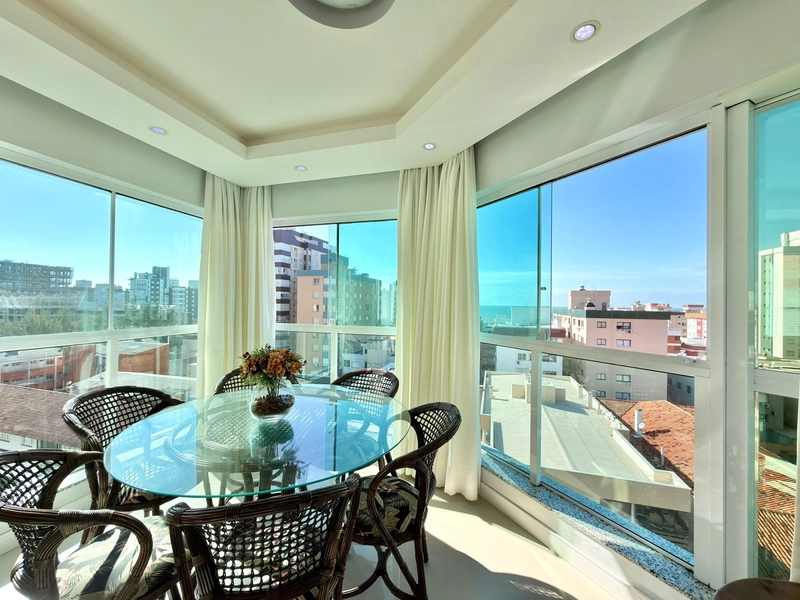 APARTAMENTO ESPAÇOSO,  ANDAR ALTO COM VISTA DO MAR: 3ª foto da galeria de imagens do imóvel