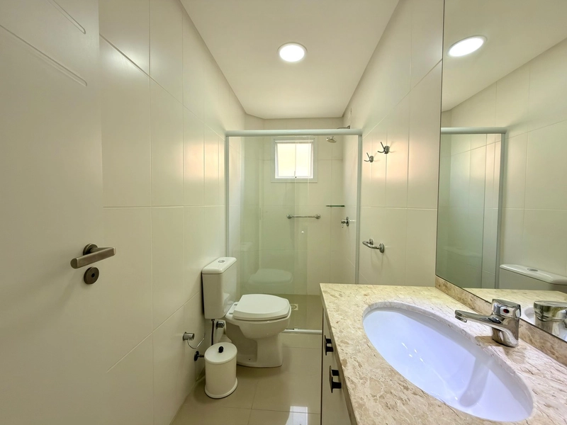 APARTAMENTO ESPAÇOSO,  ANDAR ALTO COM VISTA DO MAR: 22ª foto da galeria de imagens do imóvel