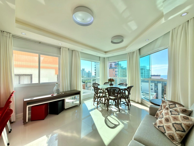 APARTAMENTO ESPAÇOSO,  ANDAR ALTO COM VISTA DO MAR: 2ª foto da galeria de imagens do imóvel