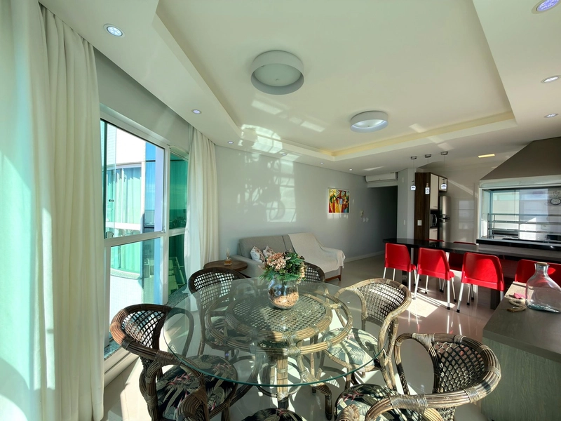 APARTAMENTO ESPAÇOSO,  ANDAR ALTO COM VISTA DO MAR: 9ª foto da galeria de imagens do imóvel