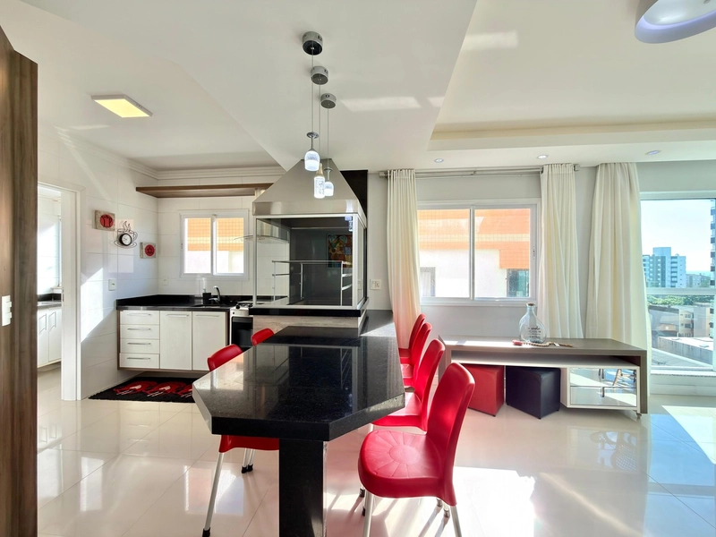 APARTAMENTO ESPAÇOSO,  ANDAR ALTO COM VISTA DO MAR: 12ª foto da galeria de imagens do imóvel