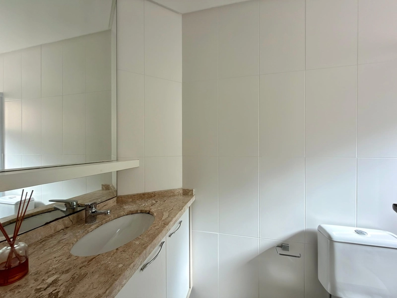 APARTAMENTO ESPAÇOSO,  ANDAR ALTO COM VISTA DO MAR: 27ª foto da galeria de imagens do imóvel