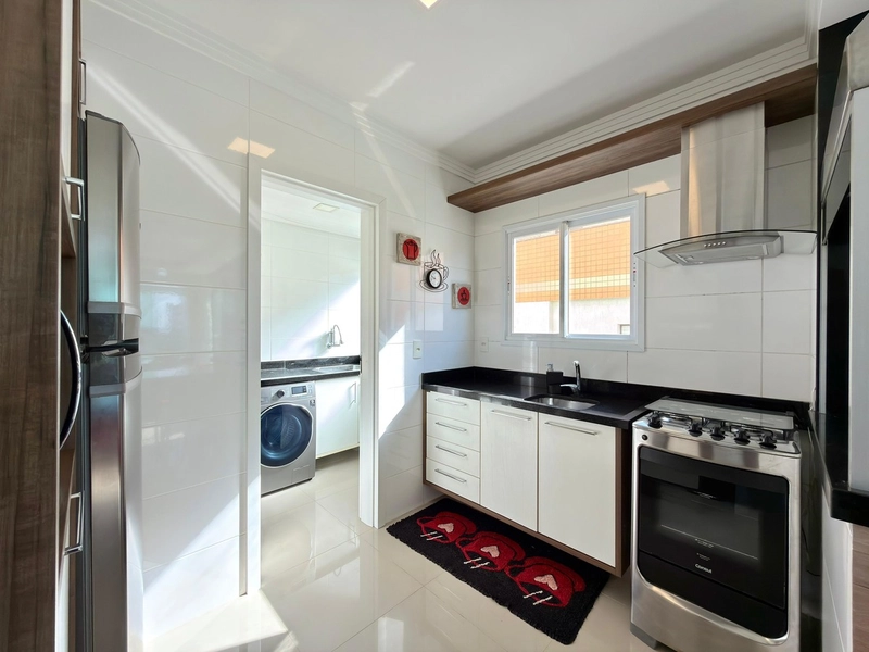 APARTAMENTO ESPAÇOSO,  ANDAR ALTO COM VISTA DO MAR: 16ª foto da galeria de imagens do imóvel