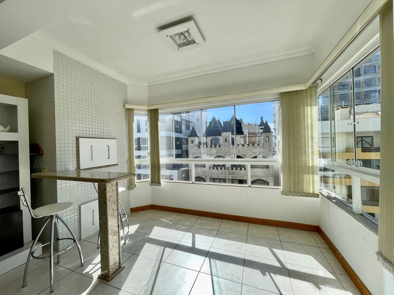 Amplo apartamento de 3 Dormitórios junto a praça flavio Boianovisk: 2ª foto da galeria de imagens do imóvel