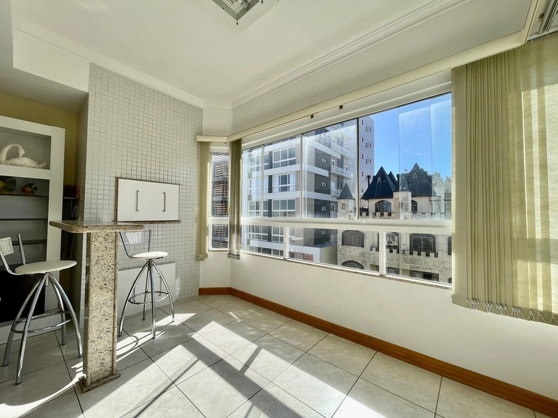 Amplo apartamento de 3 Dormitórios junto a praça flavio Boianovisk: 4ª foto da galeria de imagens do imóvel