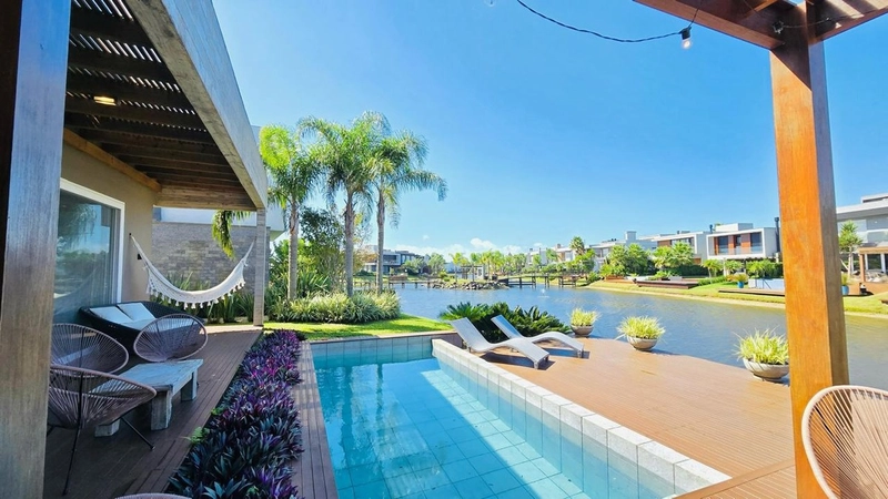 MELHOR CASA BEIRA LAGO DO CONDOMÍNIO MALIBU!!!: 2ª foto da galeria de imagens do imóvel