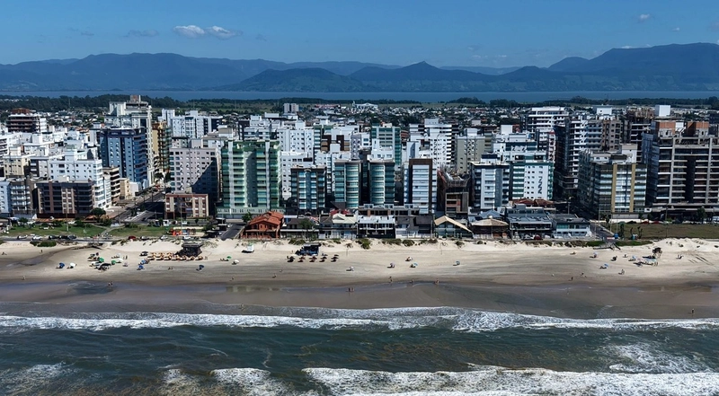 APARTAMENTO À VENDA  EM CAPÃO DA CANOA DE FRENTE PARA O MAR: 30ª foto da galeria de imagens do imóvel