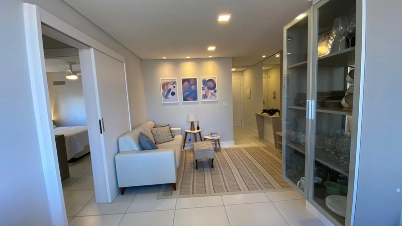 Mobiliado e decorado, junto da Praça!: 2ª foto da galeria de imagens do imóvel