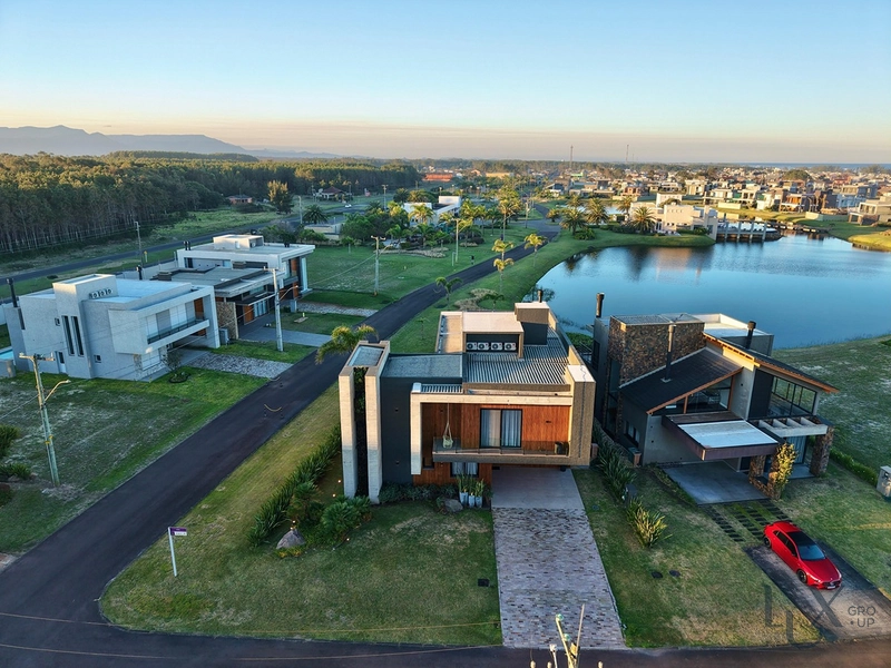 CASA DE ALTO PADRÃO À VENDA EM CAPÃO DA CANOA!: 49ª foto da galeria de imagens do imóvel