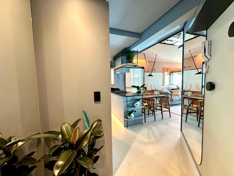Apartamento mobiliado e decorado de dois dormitórios no Navegantes: 1ª foto da galeria de imagens do imóvel